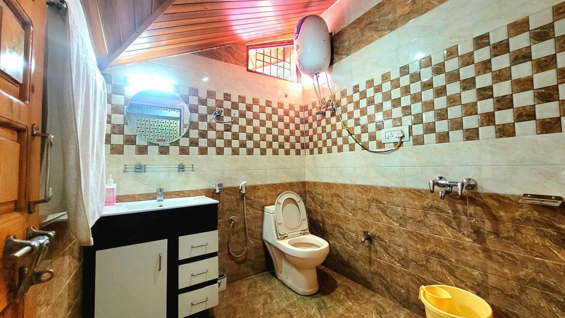 Bed & Breakfast Pine Paradise Homestay Shimla India
